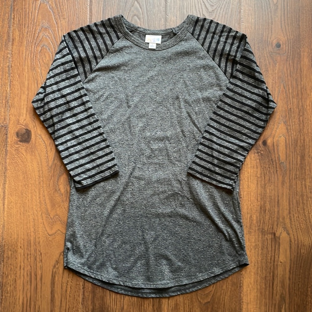 Size S LuLaRoe Randy shirt